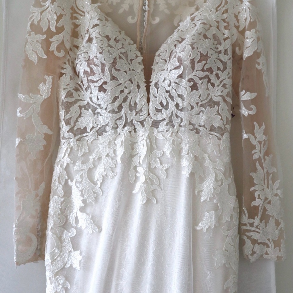 Elegant White Lace Long Sleeve Dress - Picture 3 of 8